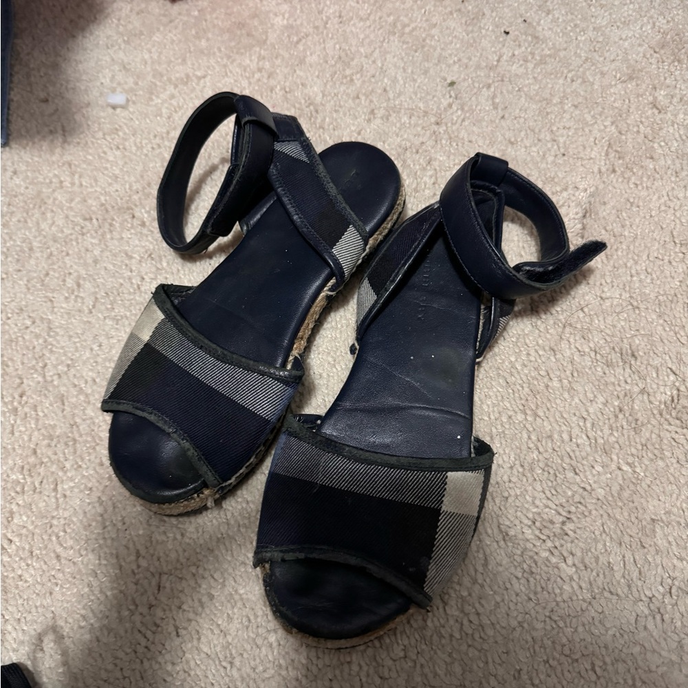Vintage kids Burberry Espadrilles size 33 which is a US 1